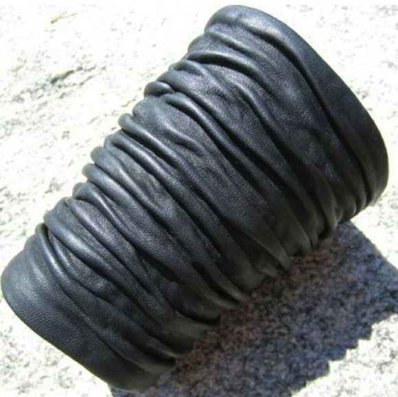 WIDE BLACK LEATHER CUFF - Picture 6 of 6